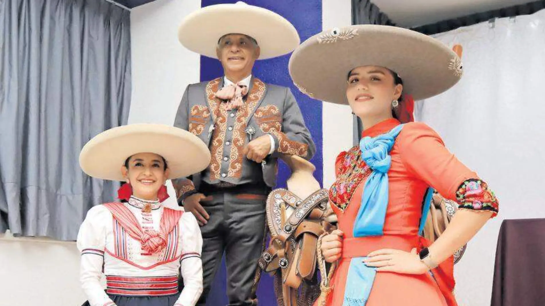 La Asociación de Charros del Estado de Tlaxcala invita a la “Cuarta Muestra de Vestidos y Atuendos de Damas Charras” fotos Cortesía Secretaría de Cultura de Tlaxcala